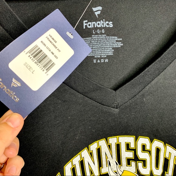 ☀️ Women’s large Minnesota Vikings NFL T-shirt - Picture 2 of 3